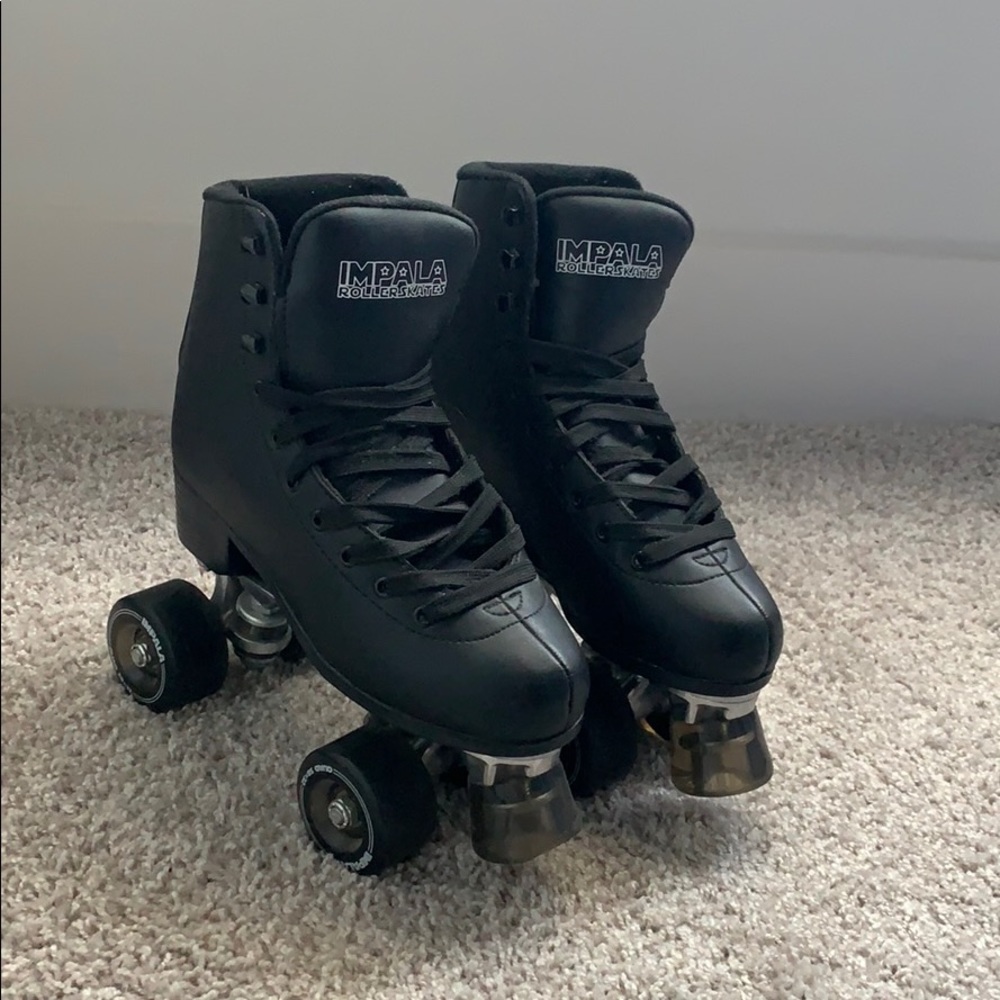 Impala black rollerskates